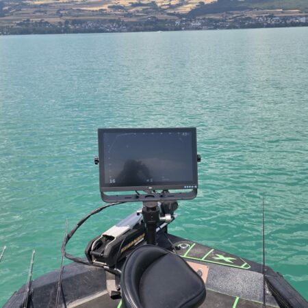 EIYA 21.5-inch monitor with Full HD resolution